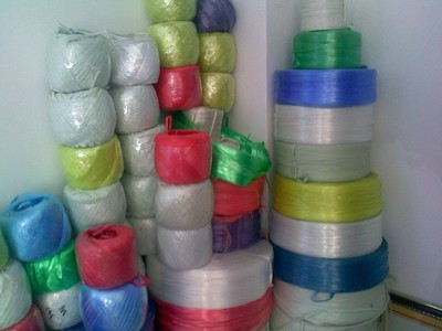 环保捆扎新选择 草制品与聚丙烯材料在打包领域的应用与深圳市龙岗区星超塑胶五金制品厂供应解析